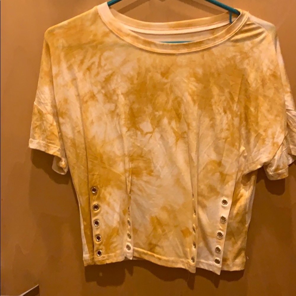 Cute yellow tie dye crop top. Silver accents.